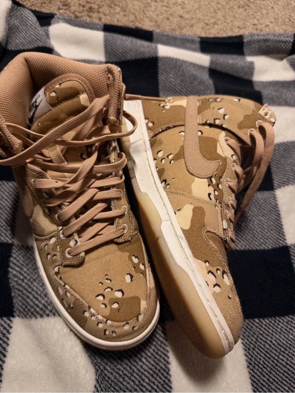 Desert Camo High-Top Sneakers - Tan